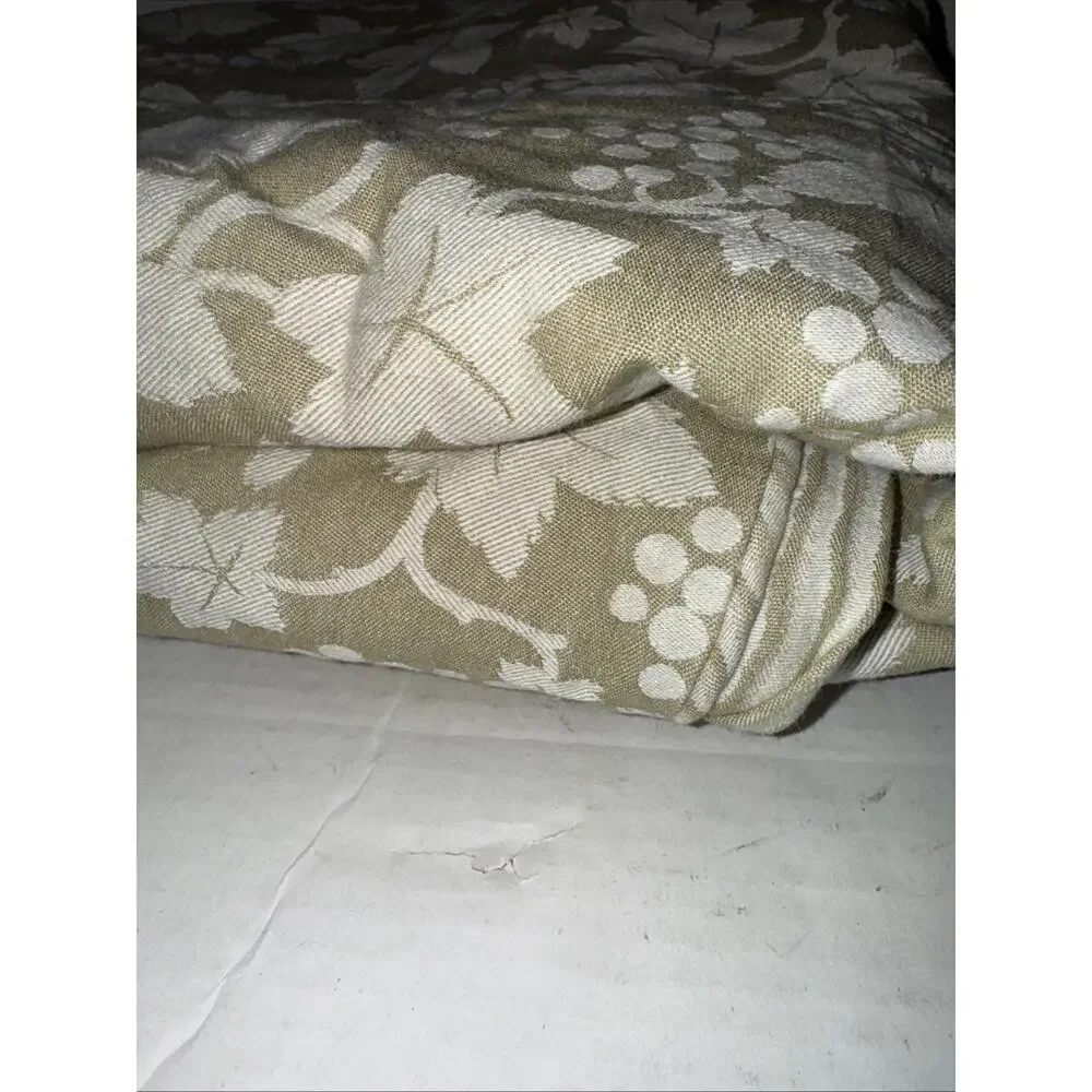 Atelier Martex jacquard grapevine